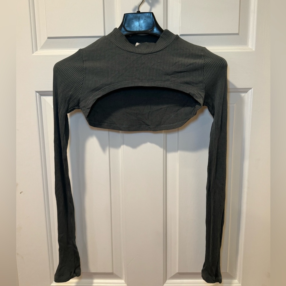 Alo ribbed shrug